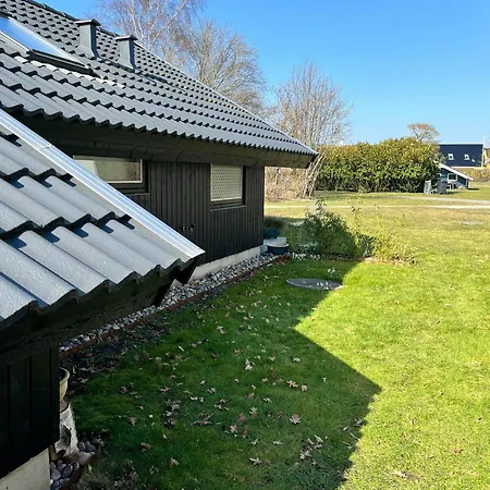 Summer House With Authentic Charm On Eno Karrebæksminde